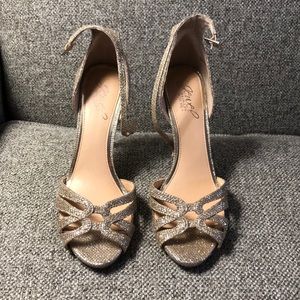 Sz 6.5 Gold Jewel by Badgley Mischka heels